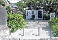 賀茂真淵翁顕彰碑